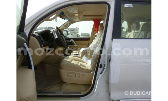 Nunua Imported Toyota Land Cruiser Nyeupe Gari ndani ya Import - Dubai nchini Cabo Delgado Nunua Imported Toyota Land Cruiser Nyeupe Gari ndani ya Import - Dubai nchini Cabo Delgado