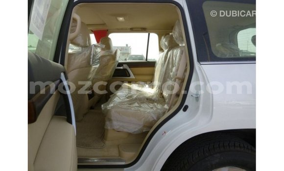 Nunua Imported Toyota Land Cruiser Nyeupe Gari ndani ya Import - Dubai nchini Cabo Delgado Nunua Imported Toyota Land Cruiser Nyeupe Gari ndani ya Import - Dubai nchini Cabo Delgado