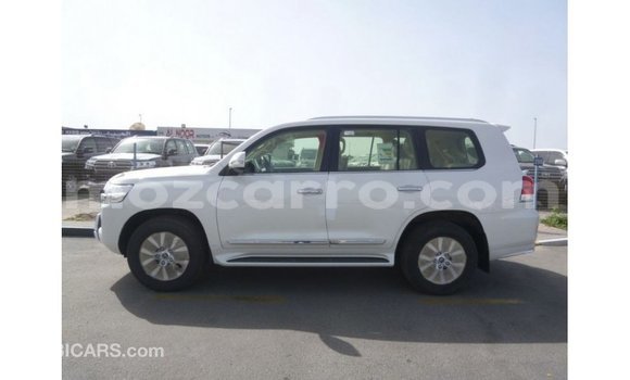 Nunua Imported Toyota Land Cruiser Nyeupe Gari ndani ya Import - Dubai nchini Cabo Delgado Nunua Imported Toyota Land Cruiser Nyeupe Gari ndani ya Import - Dubai nchini Cabo Delgado