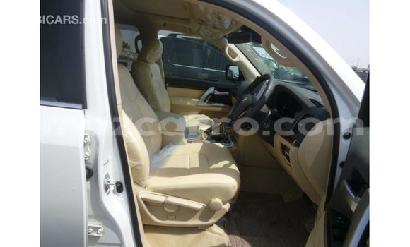 Buy Import Toyota Land Cruiser White Car in Import - Dubai in Cabo Delgado Buy Import Toyota Land Cruiser White Car in Import - Dubai in Cabo Delgado