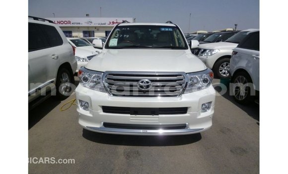 Nunua Imported Toyota Land Cruiser Nyeupe Gari ndani ya Import - Dubai nchini Cabo Delgado Nunua Imported Toyota Land Cruiser Nyeupe Gari ndani ya Import - Dubai nchini Cabo Delgado