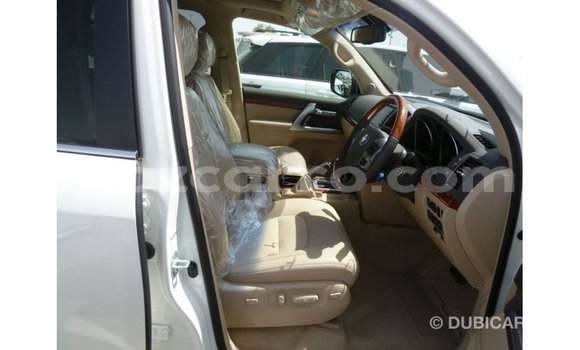 Nunua Imported Toyota Land Cruiser Nyeupe Gari ndani ya Import - Dubai nchini Cabo Delgado Nunua Imported Toyota Land Cruiser Nyeupe Gari ndani ya Import - Dubai nchini Cabo Delgado