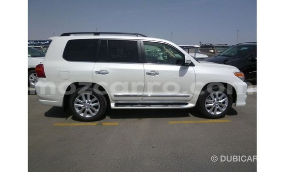 Nunua Imported Toyota Land Cruiser Nyeupe Gari ndani ya Import - Dubai nchini Cabo Delgado Nunua Imported Toyota Land Cruiser Nyeupe Gari ndani ya Import - Dubai nchini Cabo Delgado