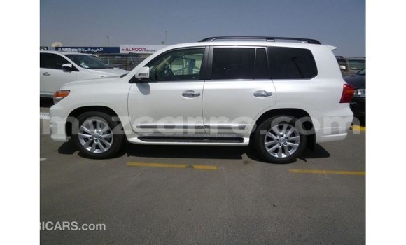 Nunua Imported Toyota Land Cruiser Nyeupe Gari ndani ya Import - Dubai nchini Cabo Delgado Nunua Imported Toyota Land Cruiser Nyeupe Gari ndani ya Import - Dubai nchini Cabo Delgado