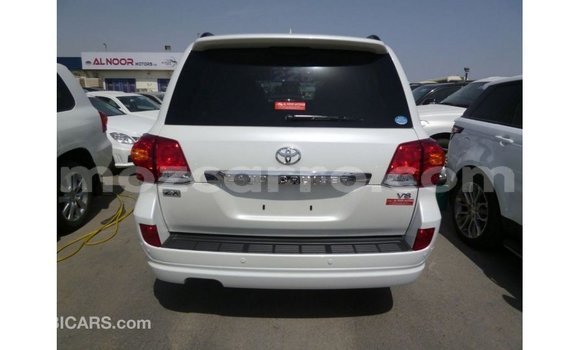 Nunua Imported Toyota Land Cruiser Nyeupe Gari ndani ya Import - Dubai nchini Cabo Delgado Nunua Imported Toyota Land Cruiser Nyeupe Gari ndani ya Import - Dubai nchini Cabo Delgado