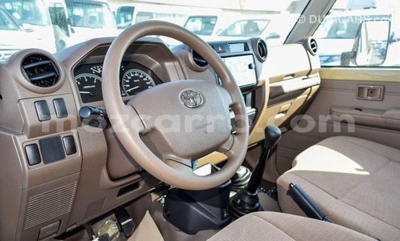 Tenga Imported Toyota Land Cruiser Beige Mota in Import - Dubai in Cabo Delgado Tenga Imported Toyota Land Cruiser Beige Mota in Import - Dubai in Cabo Delgado