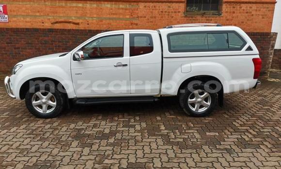 Tenga Tsaru Isuzu KB Chena Mota in Nampula in Nampula Tenga Tsaru Isuzu KB Chena Mota in Nampula in Nampula