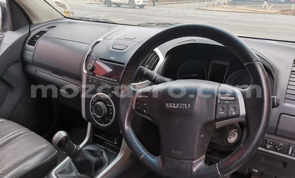 Tenga Tsaru Isuzu KB Chena Mota in Nampula in Nampula Tenga Tsaru Isuzu KB Chena Mota in Nampula in Nampula