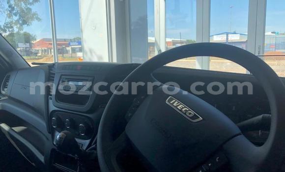 Nunua Ilio tumika Iveco Daily Nyeupe Lori ndani ya Angoche nchini Nampula Nunua Ilio tumika Iveco Daily Nyeupe Lori ndani ya Angoche nchini Nampula
