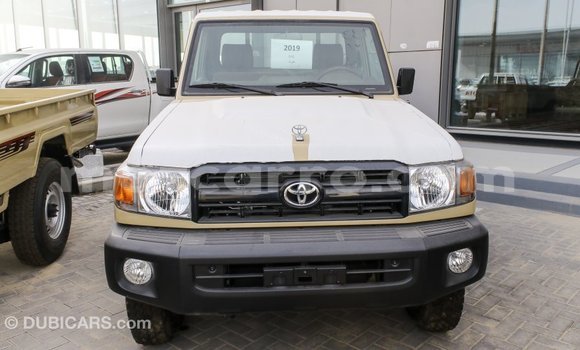 Tenga Imported Toyota Land Cruiser Beige Mota in Import - Dubai in Cabo Delgado Tenga Imported Toyota Land Cruiser Beige Mota in Import - Dubai in Cabo Delgado