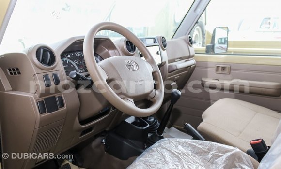 Tenga Imported Toyota Land Cruiser Beige Mota in Import - Dubai in Cabo Delgado Tenga Imported Toyota Land Cruiser Beige Mota in Import - Dubai in Cabo Delgado