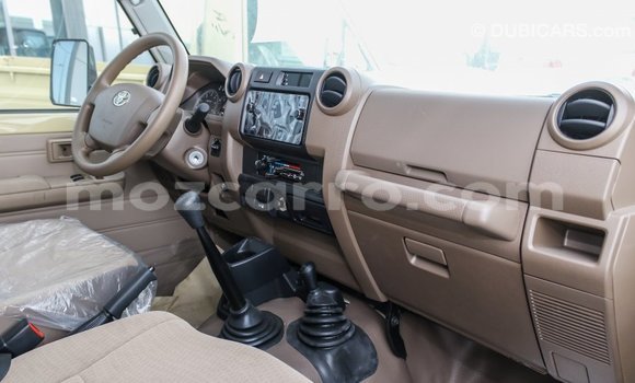 Tenga Imported Toyota Land Cruiser Beige Mota in Import - Dubai in Cabo Delgado Tenga Imported Toyota Land Cruiser Beige Mota in Import - Dubai in Cabo Delgado