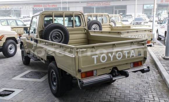 Tenga Imported Toyota Land Cruiser Beige Mota in Import - Dubai in Cabo Delgado Tenga Imported Toyota Land Cruiser Beige Mota in Import - Dubai in Cabo Delgado