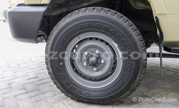 Tenga Imported Toyota Land Cruiser Beige Mota in Import - Dubai in Cabo Delgado Tenga Imported Toyota Land Cruiser Beige Mota in Import - Dubai in Cabo Delgado