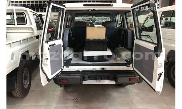 Comprar Importar Toyota Land Cruiser Branco Carro em Import - Dubai em Cabo Delgado Comprar Importar Toyota Land Cruiser Branco Carro em Import - Dubai em Cabo Delgado