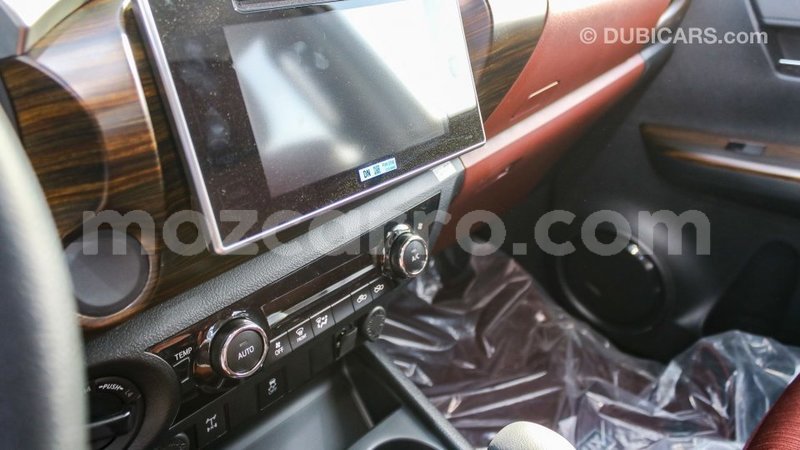 Big with watermark toyota hilux cabo delgado import dubai 7533