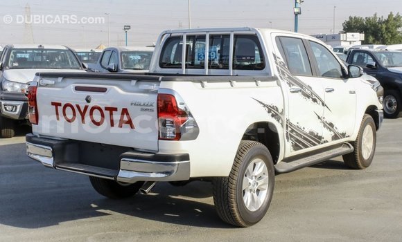 Tenga Imported Toyota Hilux Chena Mota in Import - Dubai in Cabo Delgado Tenga Imported Toyota Hilux Chena Mota in Import - Dubai in Cabo Delgado
