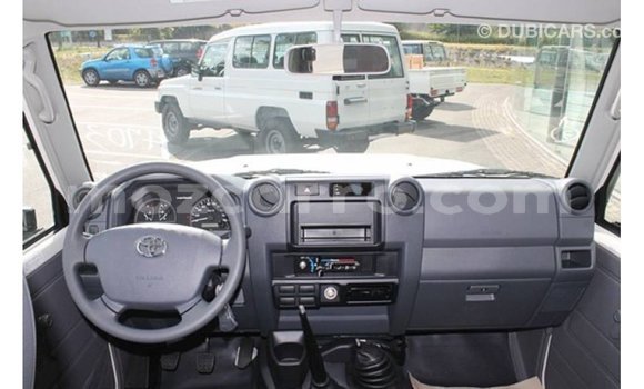 Tenga Imported Toyota Land Cruiser Chena Mota in Import - Dubai in Cabo Delgado Tenga Imported Toyota Land Cruiser Chena Mota in Import - Dubai in Cabo Delgado