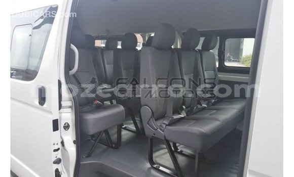 Comprar Importar Toyota Hiace Branco Carro em Import - Dubai em Cabo Delgado Comprar Importar Toyota Hiace Branco Carro em Import - Dubai em Cabo Delgado