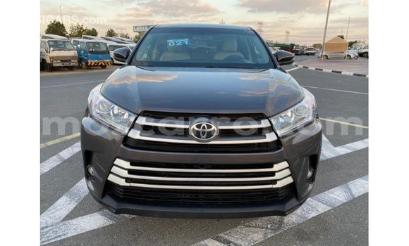 Tenga Imported Toyota Highlander Zvimwe Mota in Import - Dubai in Cabo Delgado Tenga Imported Toyota Highlander Zvimwe Mota in Import - Dubai in Cabo Delgado