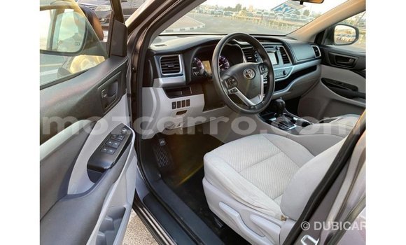 Tenga Imported Toyota Highlander Zvimwe Mota in Import - Dubai in Cabo Delgado Tenga Imported Toyota Highlander Zvimwe Mota in Import - Dubai in Cabo Delgado