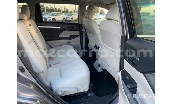 Tenga Imported Toyota Highlander Zvimwe Mota in Import - Dubai in Cabo Delgado Tenga Imported Toyota Highlander Zvimwe Mota in Import - Dubai in Cabo Delgado
