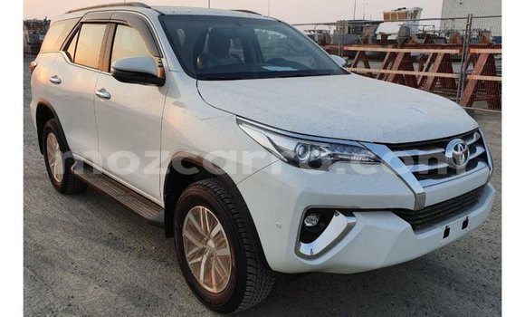 Nunua Imported Toyota Fortuner Nyeupe Gari ndani ya Import - Dubai nchini Cabo Delgado Nunua Imported Toyota Fortuner Nyeupe Gari ndani ya Import - Dubai nchini Cabo Delgado