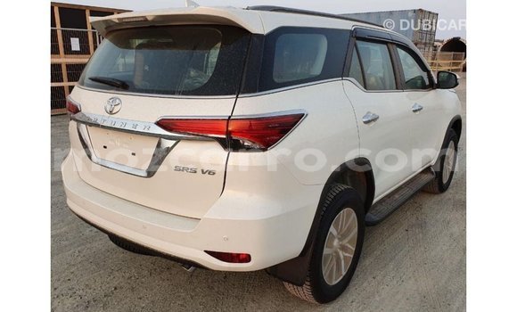 Nunua Imported Toyota Fortuner Nyeupe Gari ndani ya Import - Dubai nchini Cabo Delgado Nunua Imported Toyota Fortuner Nyeupe Gari ndani ya Import - Dubai nchini Cabo Delgado