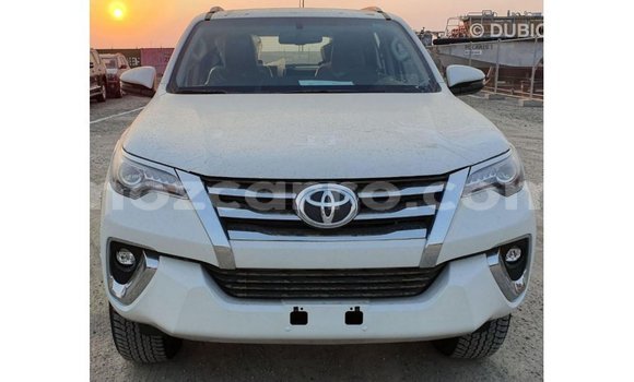 Nunua Imported Toyota Fortuner Nyeupe Gari ndani ya Import - Dubai nchini Cabo Delgado Nunua Imported Toyota Fortuner Nyeupe Gari ndani ya Import - Dubai nchini Cabo Delgado