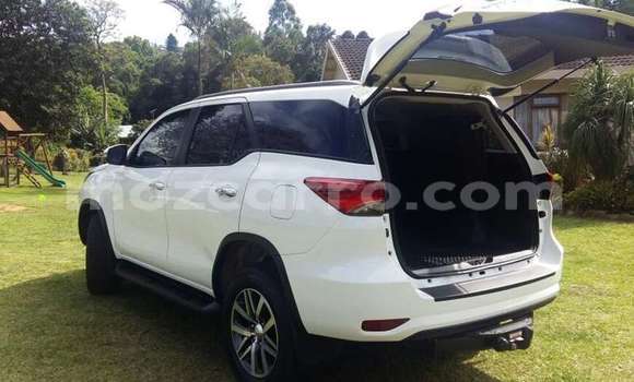 Buy Used Toyota Fortuner White Car in Maputo in Maputo Buy Used Toyota Fortuner White Car in Maputo in Maputo