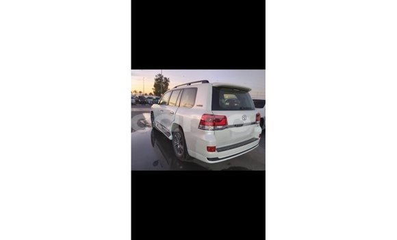 Buy Import Toyota Land Cruiser White Car in Import - Dubai in Cabo Delgado Buy Import Toyota Land Cruiser White Car in Import - Dubai in Cabo Delgado