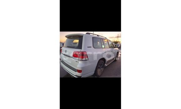 Buy Import Toyota Land Cruiser White Car in Import - Dubai in Cabo Delgado Buy Import Toyota Land Cruiser White Car in Import - Dubai in Cabo Delgado