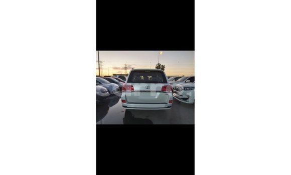 Buy Import Toyota Land Cruiser White Car in Import - Dubai in Cabo Delgado Buy Import Toyota Land Cruiser White Car in Import - Dubai in Cabo Delgado