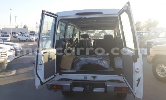 Tenga Imported Toyota Land Cruiser Chena Mota in Import - Dubai in Cabo Delgado Tenga Imported Toyota Land Cruiser Chena Mota in Import - Dubai in Cabo Delgado