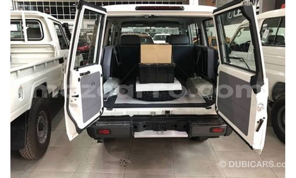 Comprar Importar Toyota Land Cruiser Branco Carro em Import - Dubai em Cabo Delgado Comprar Importar Toyota Land Cruiser Branco Carro em Import - Dubai em Cabo Delgado