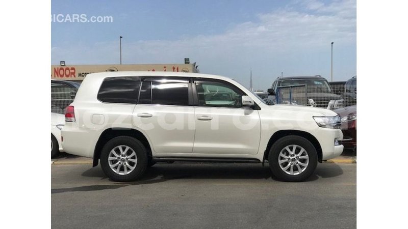 Big with watermark toyota land cruiser cabo delgado import dubai 7623