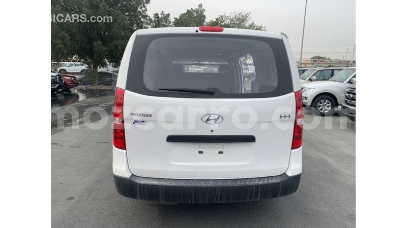 Big with watermark hyundai cargo cabo delgado import dubai 7627