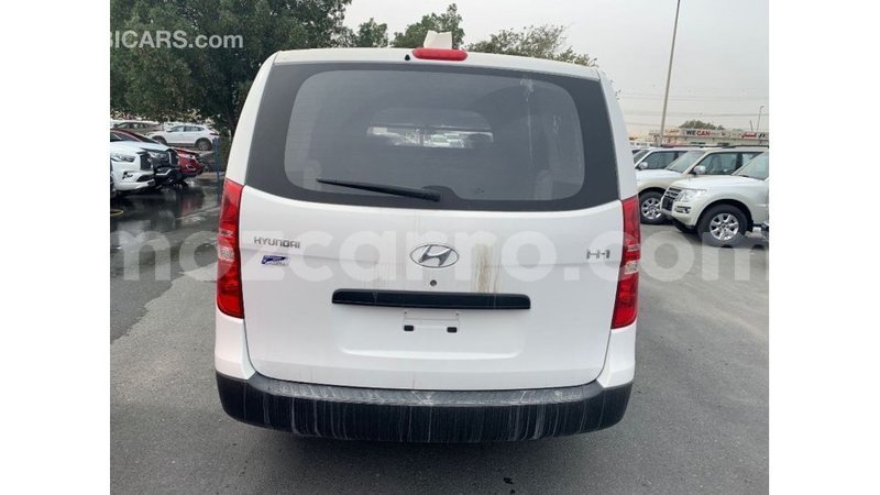 Big with watermark hyundai cargo cabo delgado import dubai 7627