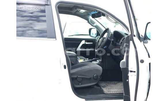 Nunua Imported Toyota Land Cruiser Nyeupe Gari ndani ya Import - Dubai nchini Cabo Delgado Nunua Imported Toyota Land Cruiser Nyeupe Gari ndani ya Import - Dubai nchini Cabo Delgado