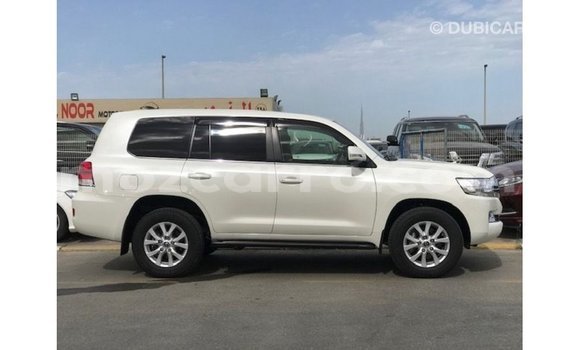 Nunua Imported Toyota Land Cruiser Nyeupe Gari ndani ya Import - Dubai nchini Cabo Delgado Nunua Imported Toyota Land Cruiser Nyeupe Gari ndani ya Import - Dubai nchini Cabo Delgado
