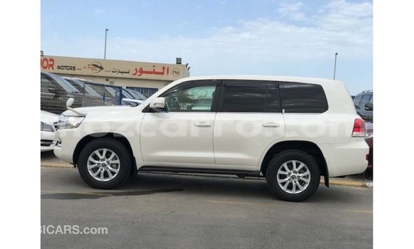 Nunua Imported Toyota Land Cruiser Nyeupe Gari ndani ya Import - Dubai nchini Cabo Delgado Nunua Imported Toyota Land Cruiser Nyeupe Gari ndani ya Import - Dubai nchini Cabo Delgado
