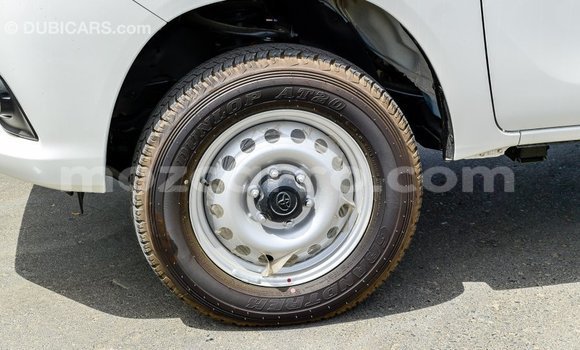 Tenga Imported Toyota Hilux Chena Mota in Import - Dubai in Cabo Delgado Tenga Imported Toyota Hilux Chena Mota in Import - Dubai in Cabo Delgado