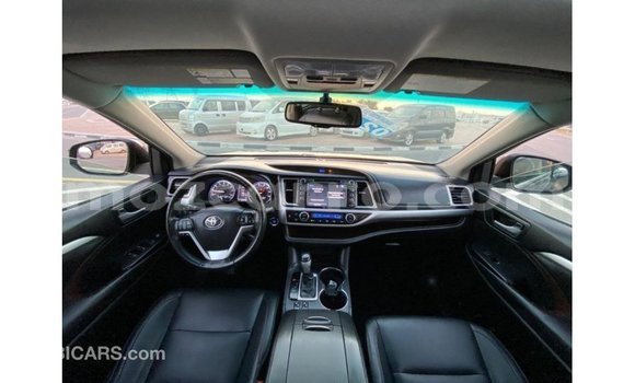 Tenga Imported Toyota Highlander Nhema Mota in Import - Dubai in Cabo Delgado Tenga Imported Toyota Highlander Nhema Mota in Import - Dubai in Cabo Delgado