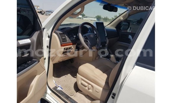 Tenga Imported Toyota Land Cruiser Chena Mota in Import - Dubai in Cabo Delgado Tenga Imported Toyota Land Cruiser Chena Mota in Import - Dubai in Cabo Delgado