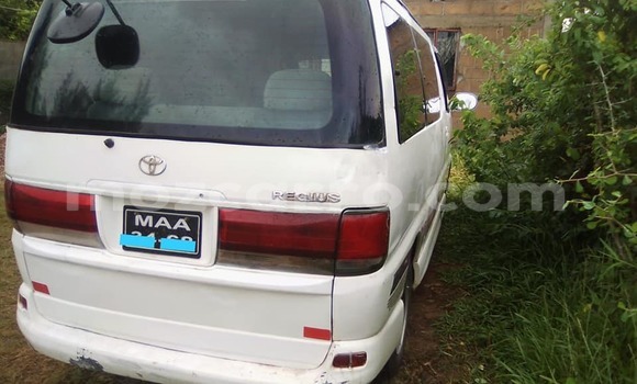 Comprar Usado Toyota Regius Branco Carro em Maputo em Maputo Comprar Usado Toyota Regius Branco Carro em Maputo em Maputo