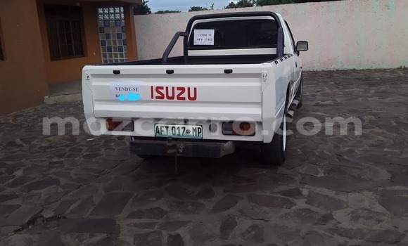 Comprar Usado Isuzu KB Branco Carro em Maputo em Maputo Comprar Usado Isuzu KB Branco Carro em Maputo em Maputo