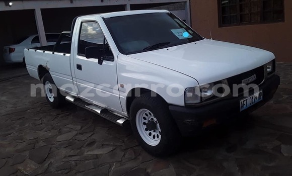 Comprar Usado Isuzu KB Branco Carro em Maputo em Maputo Comprar Usado Isuzu KB Branco Carro em Maputo em Maputo