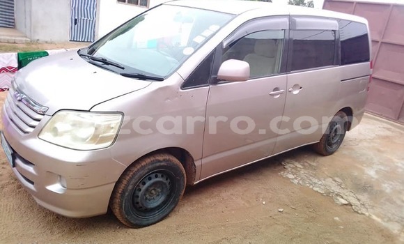Comprar Usado Toyota Noah De outros Carro em Maputo em Maputo Comprar Usado Toyota Noah De outros Carro em Maputo em Maputo