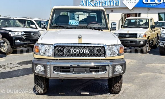 Tenga Imported Toyota Land Cruiser Beige Mota in Import - Dubai in Cabo Delgado Tenga Imported Toyota Land Cruiser Beige Mota in Import - Dubai in Cabo Delgado