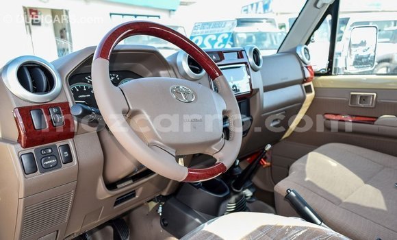 Tenga Imported Toyota Land Cruiser Beige Mota in Import - Dubai in Cabo Delgado Tenga Imported Toyota Land Cruiser Beige Mota in Import - Dubai in Cabo Delgado